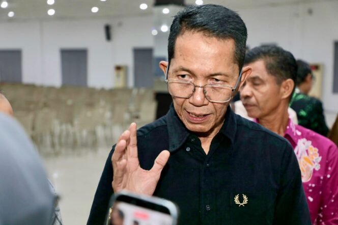 
					Wali Kota Batam Amsakar Achamad. Foto: diskominfo Batam